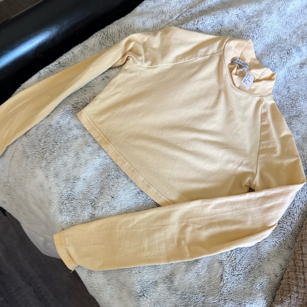 Divided Yellow Long Sleeve Crop Top